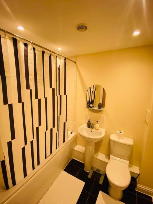 Beautiful And Modern 2 Bedroom Flat In Colindale Edgware Exterior photo