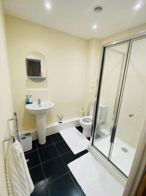 Beautiful And Modern 2 Bedroom Flat In Colindale Edgware Exterior photo